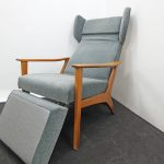 Aufarbeitung eines Sessels mit klappbaren Fußhocker aus den 1950er Jahren