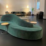 Maßmöbelbau einer Sofainsel für den Objektbereich