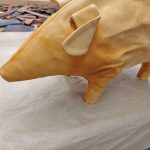 Maßmöbelobjekt Fußhocker "Schwein" von Dimitri Omersa aus den 1960/70er Jahren