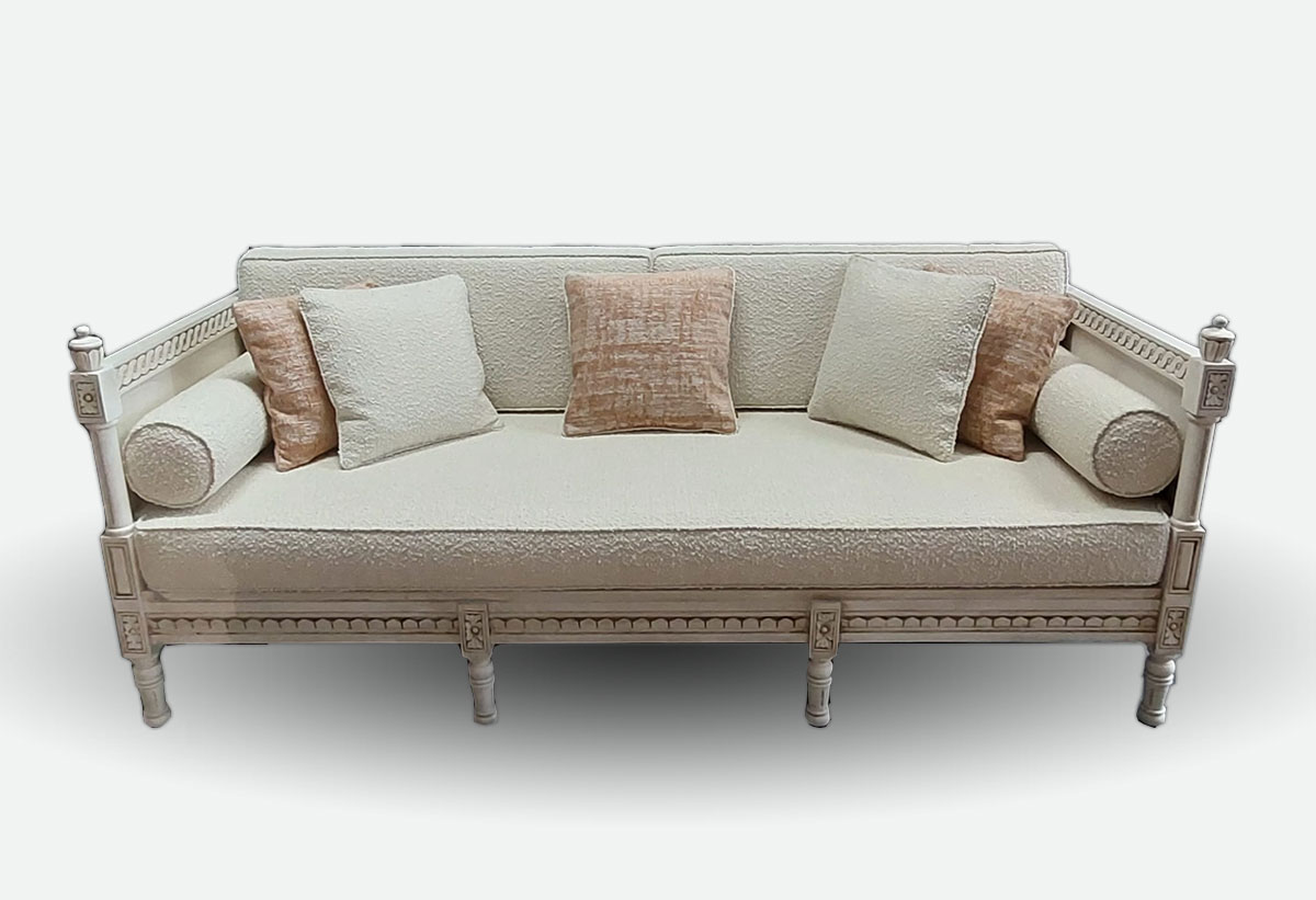 Sofa mit Holzgestell