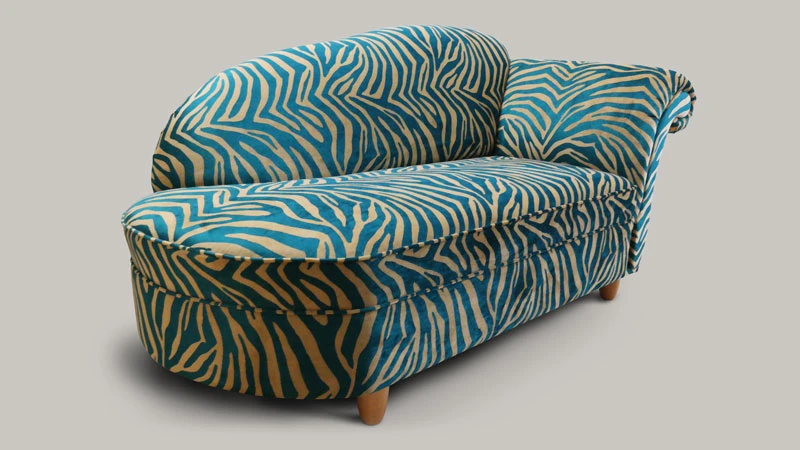 Chaise-Lounge Möbel mit Gelb-Türkisem Zebra Muster und hellen Holzfüßen