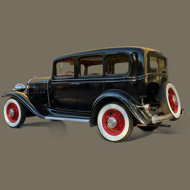 Oldtimer Buik in Schwarzem Lack mit rot weißen reifen