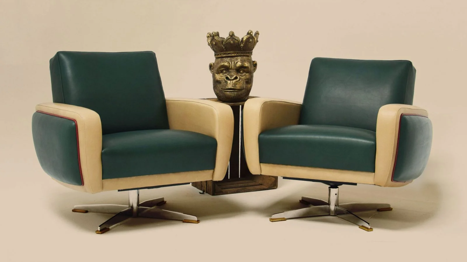 Retro Sessel mit Metallfuß und grün-beigem lederbezug