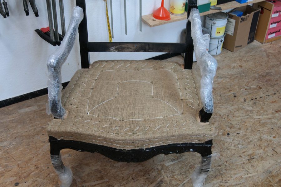 Barock-Sessel mit weißen Tiger-Stoff