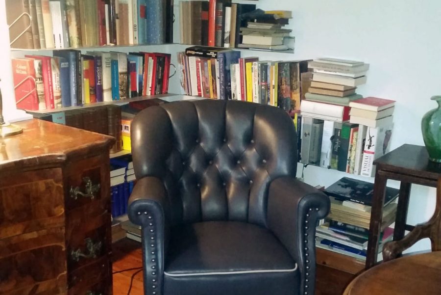 Lederaufarbeitung Sessel schwarz mit Rautenheftung