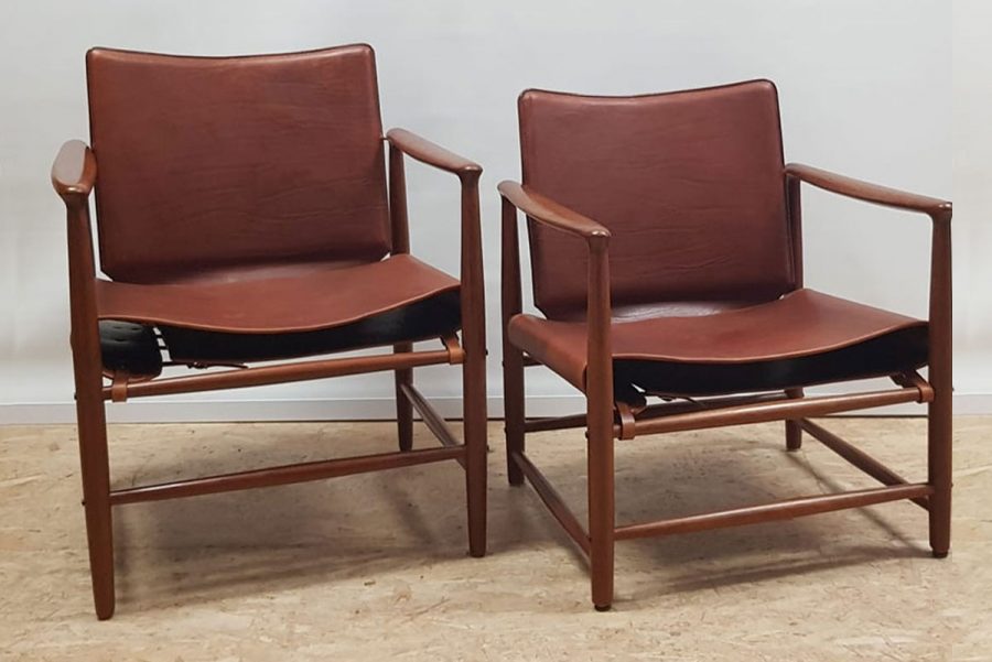Restaurierung von 2 Sesseln aus Teakholz mit Lederbezug