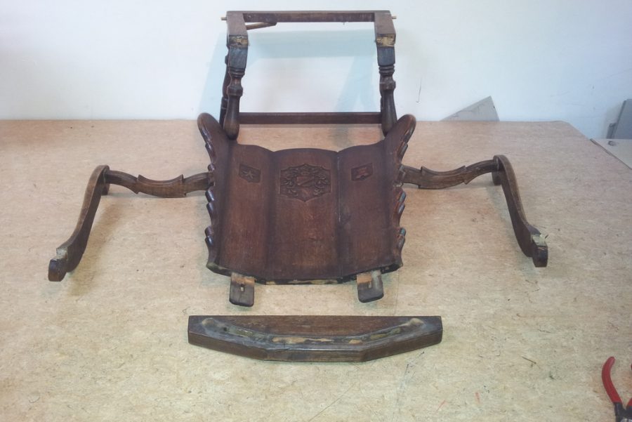Restaurierung eines Portugiesischen Stuhls ca. 260 Jahre alt - Einzelteile